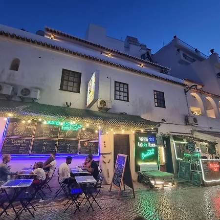 Wonder Charm Αλμπουφέιρα