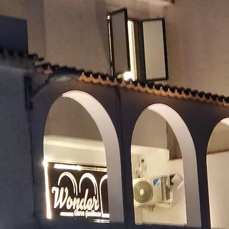 Wonder Charm Πανσιόν