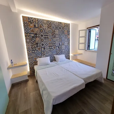 Wonder Charm Πανσιόν