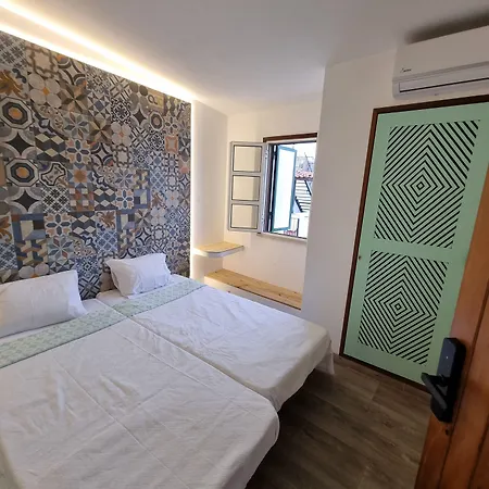 Wonder Charm Πανσιόν Αλμπουφέιρα