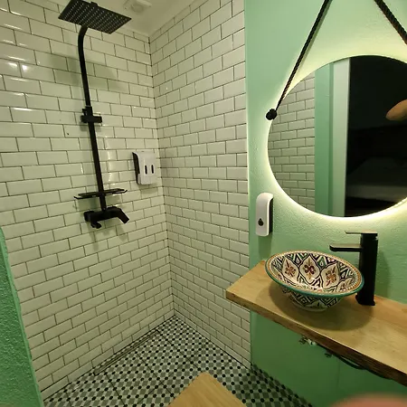 Wonder Charm Πανσιόν Αλμπουφέιρα