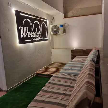 Πανσιόν Wonder Charm