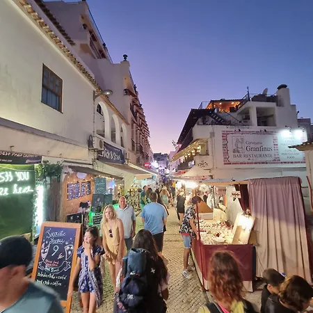 Wonder Charm Αλμπουφέιρα